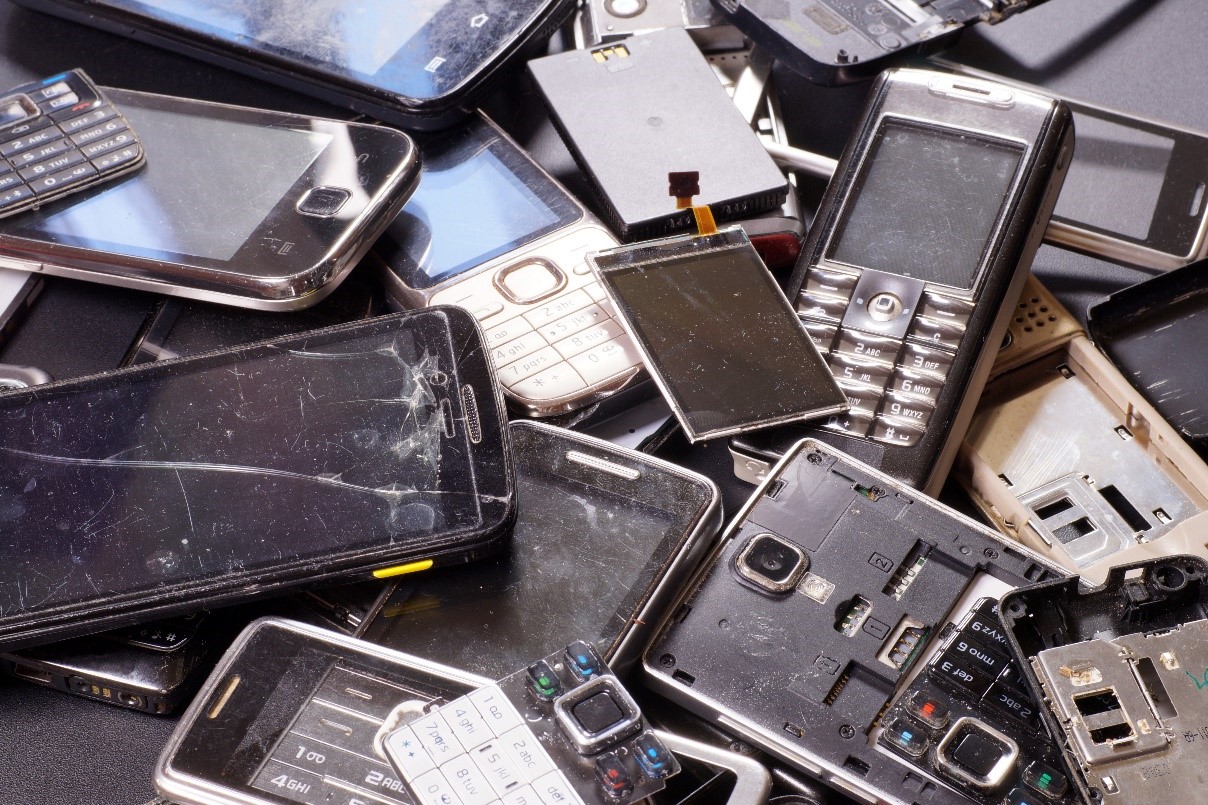 Nearly 400 million cellphones are discarded yearly around the world, but only one percent of them are recycled properly.