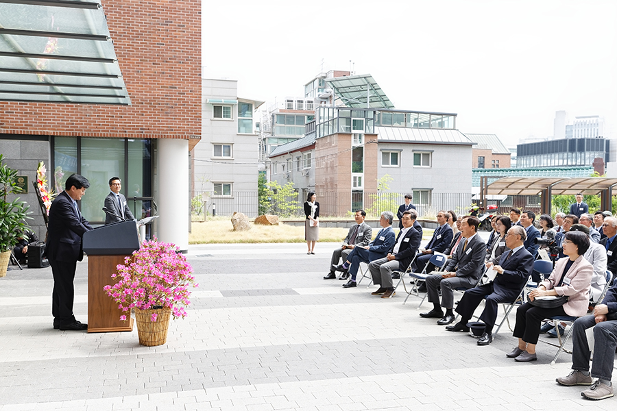 이윤재관 명명식